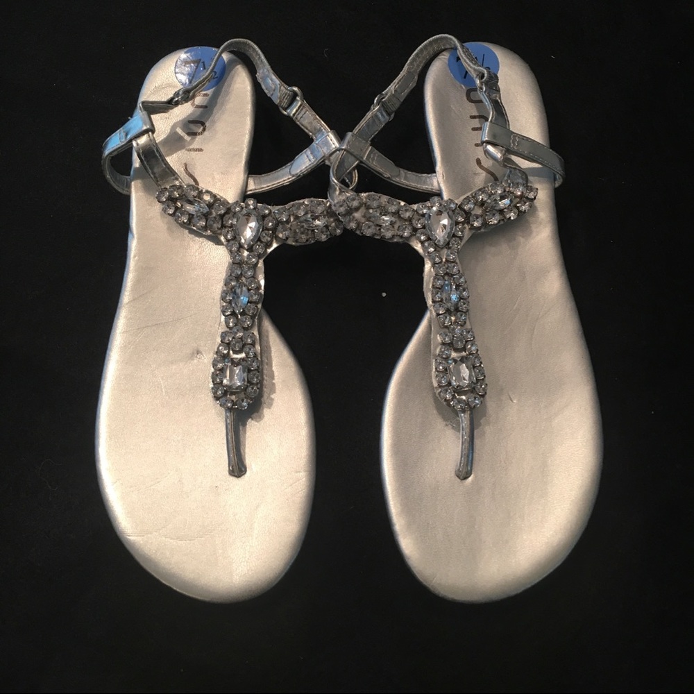 NWT Unisa Silver Sandal